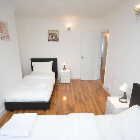 4 Bedroom House In East Londyn Zewnętrze zdjęcie