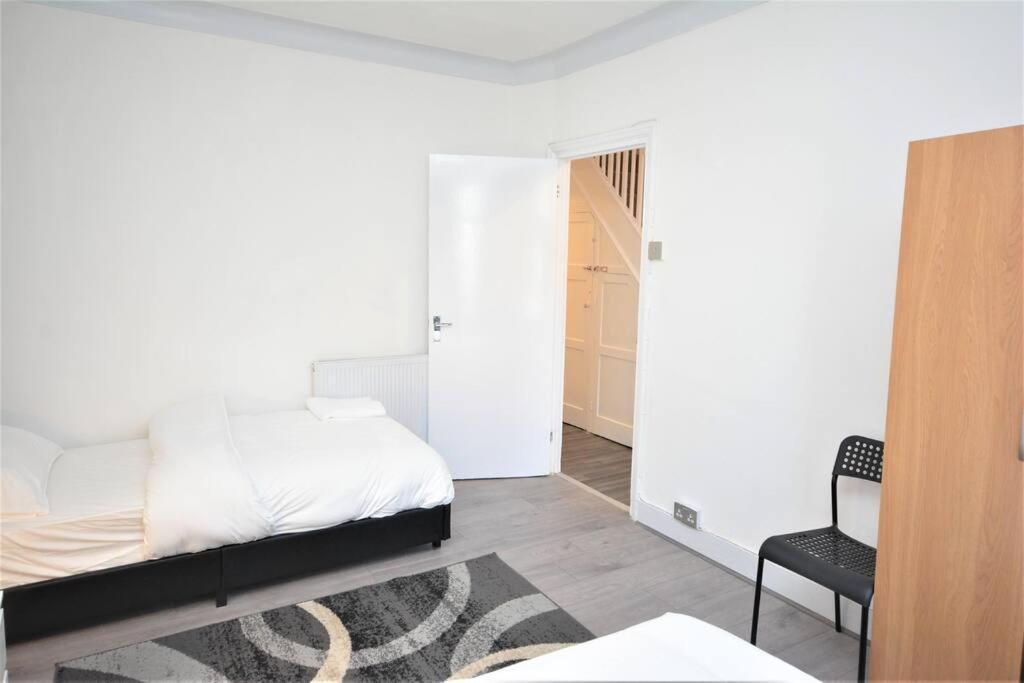 4 Bedroom House In East Londyn Zewnętrze zdjęcie