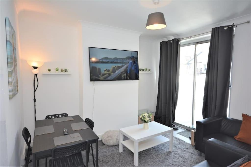 4 Bedroom House In East Londyn Zewnętrze zdjęcie
