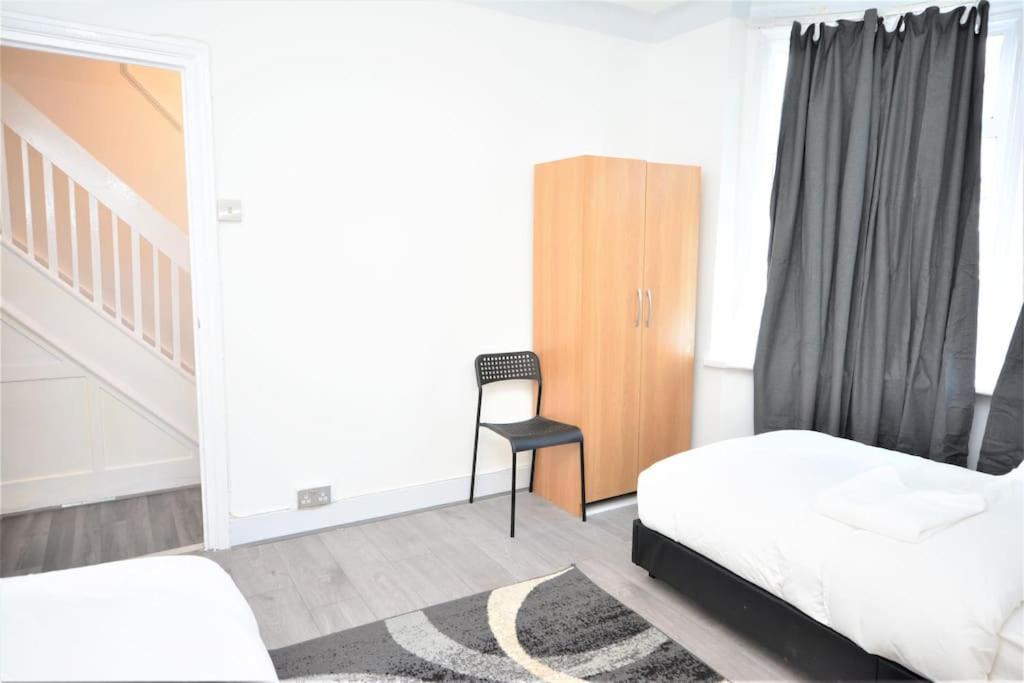 4 Bedroom House In East Londyn Zewnętrze zdjęcie