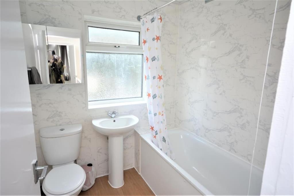 4 Bedroom House In East Londyn Zewnętrze zdjęcie