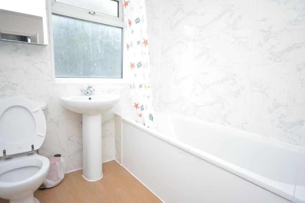 4 Bedroom House In East Londyn Zewnętrze zdjęcie